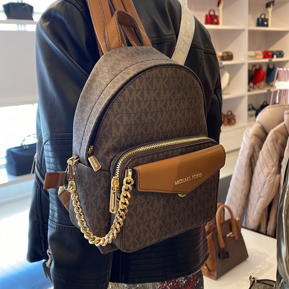 MICHAEL KORS
Maisie Extra-Small Logo 2-in-1 Backpack
Brown 
NWT - Picture 15 of 16